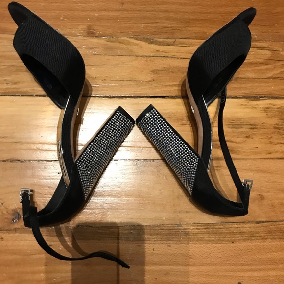 Badgley Mischka black  sandals  w diamonds  heels - Picture 1 of 5